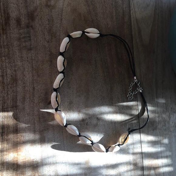 Puka shell necklace - Picture 2 of 4